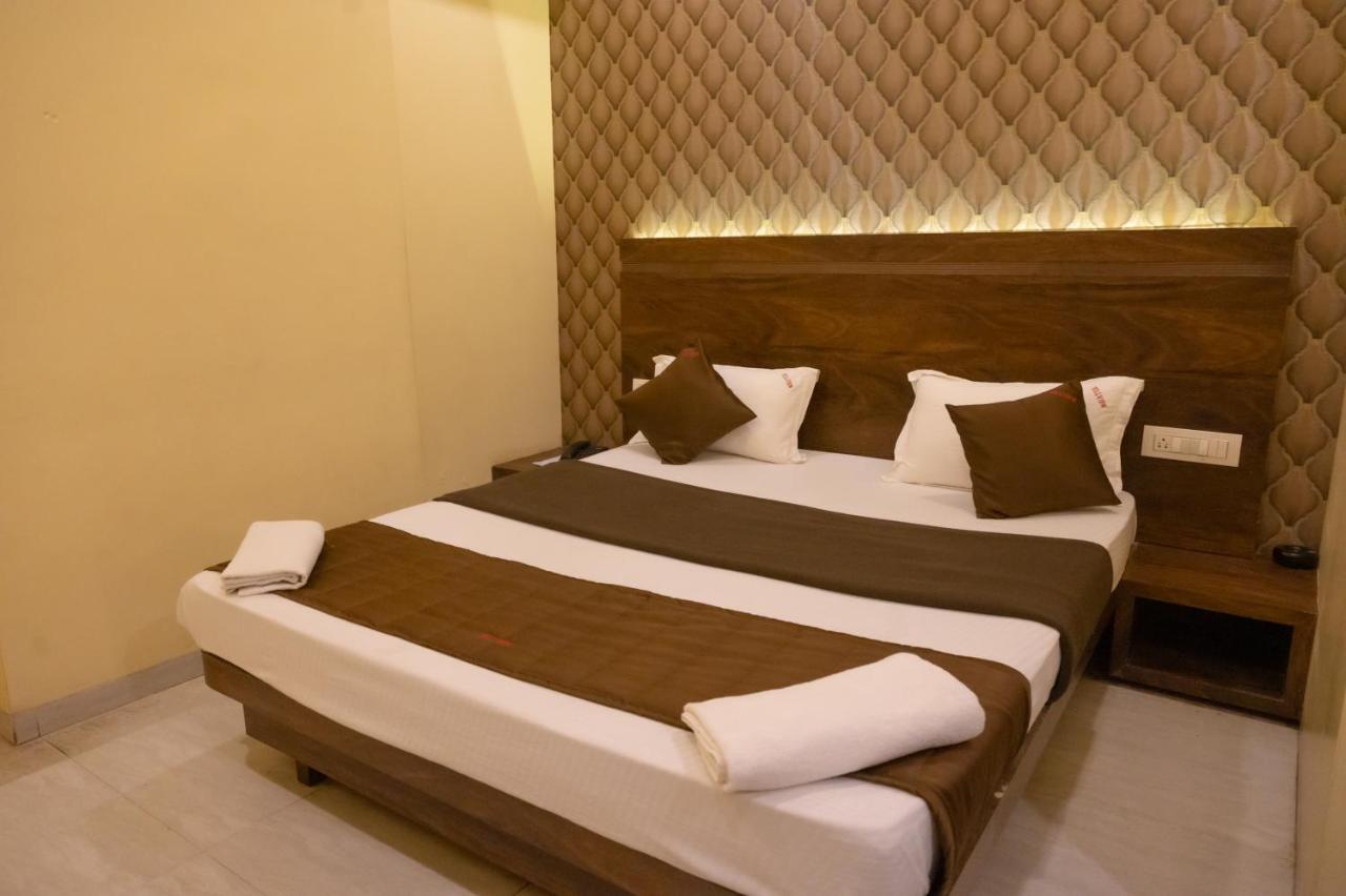 Hotel Vijaya Hill View Residency à Navi Mumbai Extérieur photo