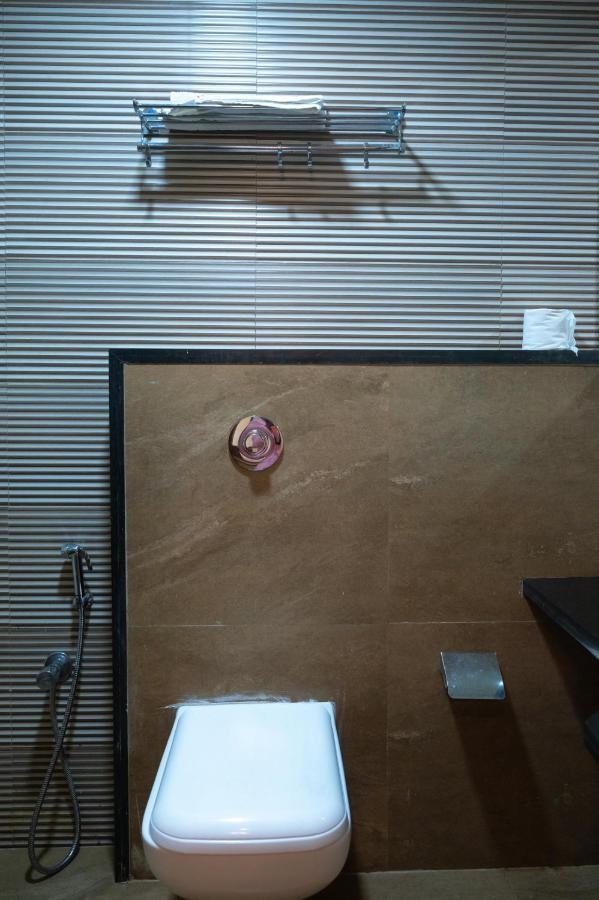 Hotel Vijaya Hill View Residency à Navi Mumbai Extérieur photo