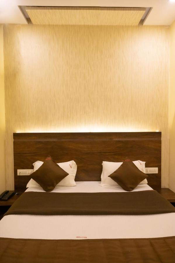 Hotel Vijaya Hill View Residency à Navi Mumbai Extérieur photo