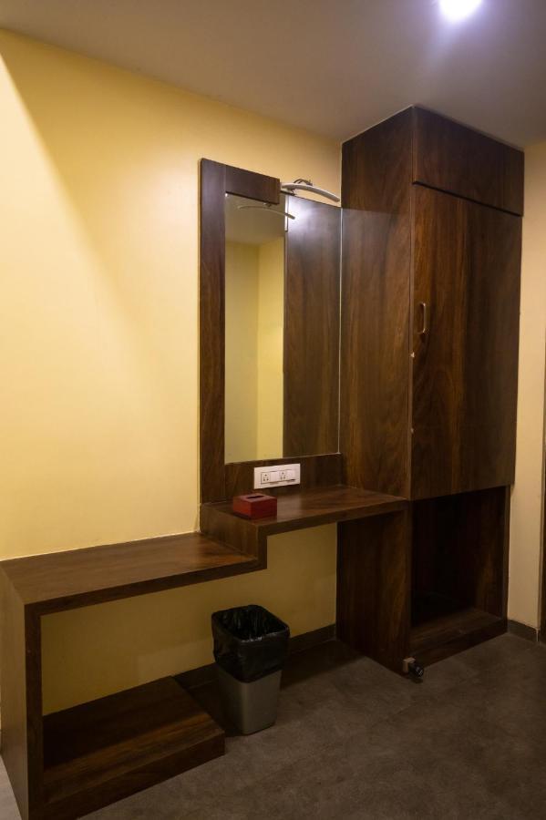 Hotel Vijaya Hill View Residency à Navi Mumbai Extérieur photo