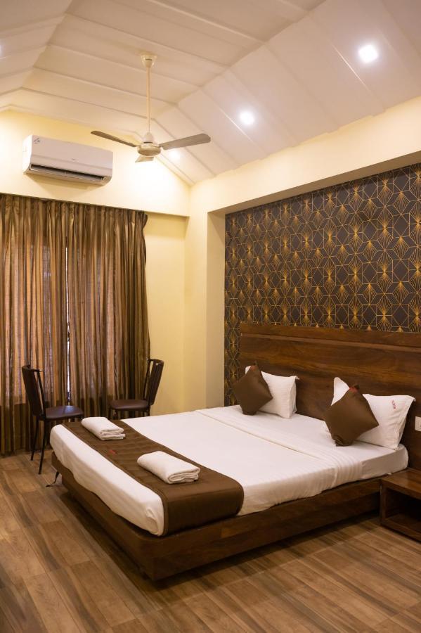 Hotel Vijaya Hill View Residency à Navi Mumbai Extérieur photo