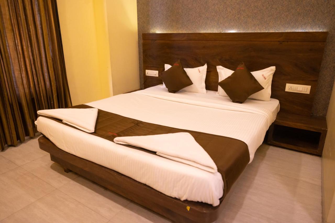 Hotel Vijaya Hill View Residency à Navi Mumbai Extérieur photo