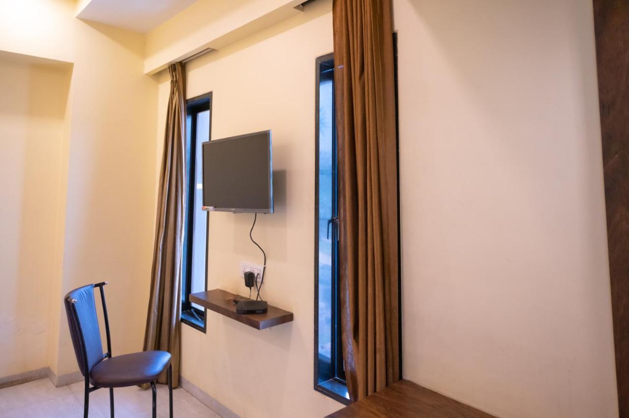 Hotel Vijaya Hill View Residency à Navi Mumbai Extérieur photo
