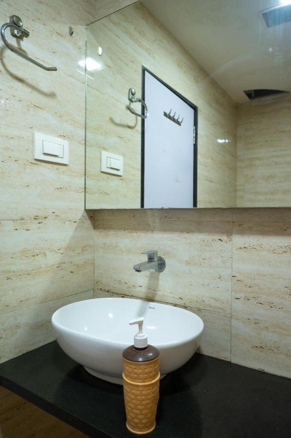 Hotel Vijaya Hill View Residency à Navi Mumbai Extérieur photo
