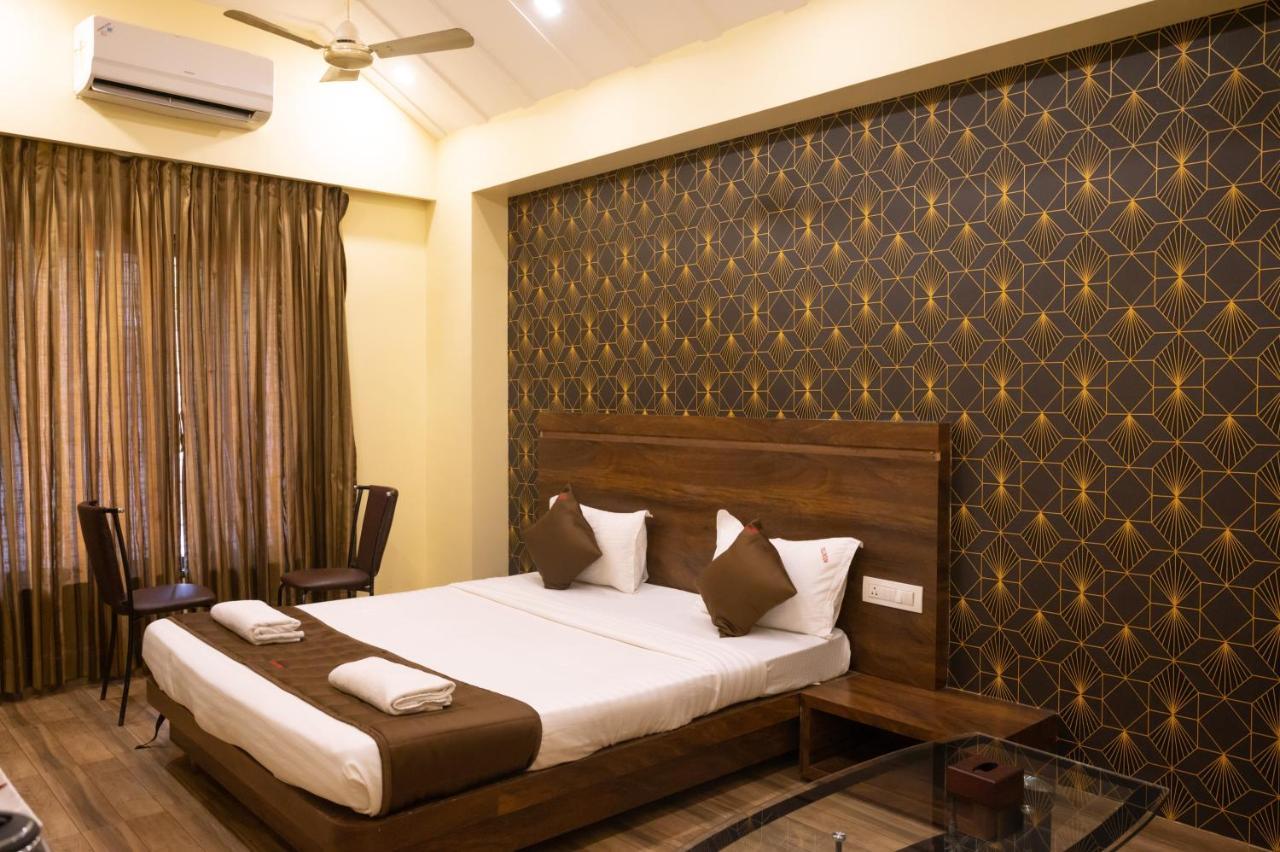 Hotel Vijaya Hill View Residency à Navi Mumbai Extérieur photo