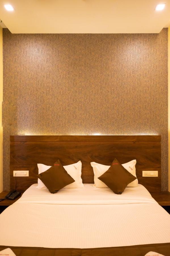 Hotel Vijaya Hill View Residency à Navi Mumbai Extérieur photo