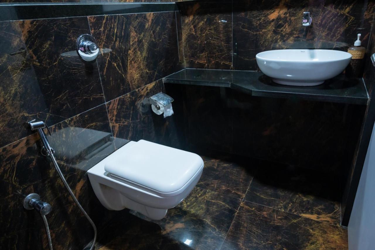 Hotel Vijaya Hill View Residency à Navi Mumbai Extérieur photo