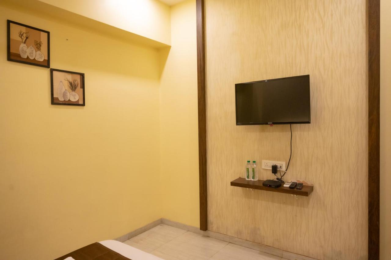 Hotel Vijaya Hill View Residency à Navi Mumbai Extérieur photo