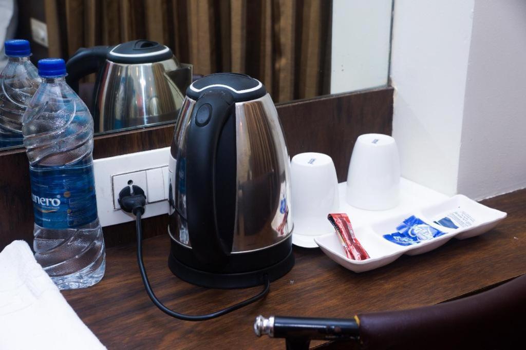 Hotel Vijaya Hill View Residency à Navi Mumbai Extérieur photo